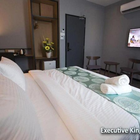 Solid Hotels Johor Bahru Esterno foto